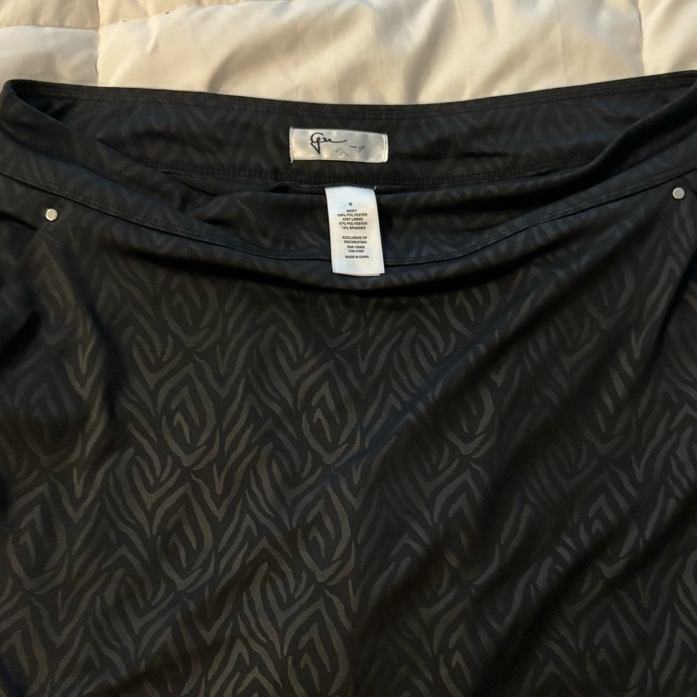 A tennis skirt just like the navy blue one